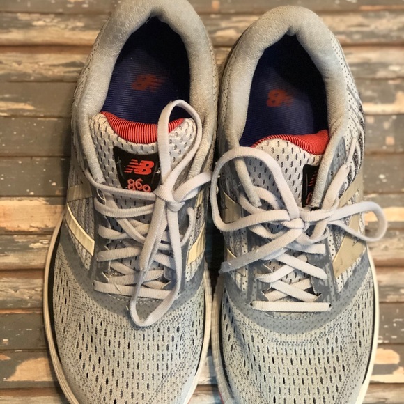 New Balance- NB 860 - Picture 2 of 3